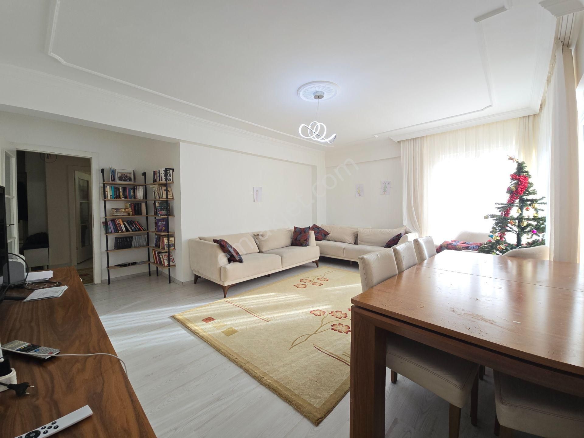 Köşe Başı Güneybatı Cephe 3+1 Asansörlü İskanlı Çift Balkonlu - Görsel 11