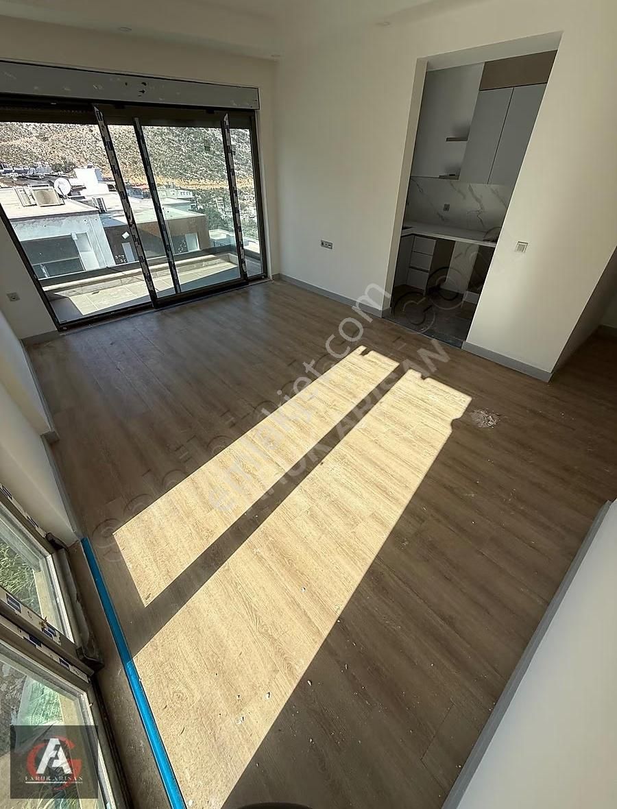 Faruk Arısandan Finikenin En Prestijli Sitesinde Bahçeli Lüx 1+1 - Görsel 13