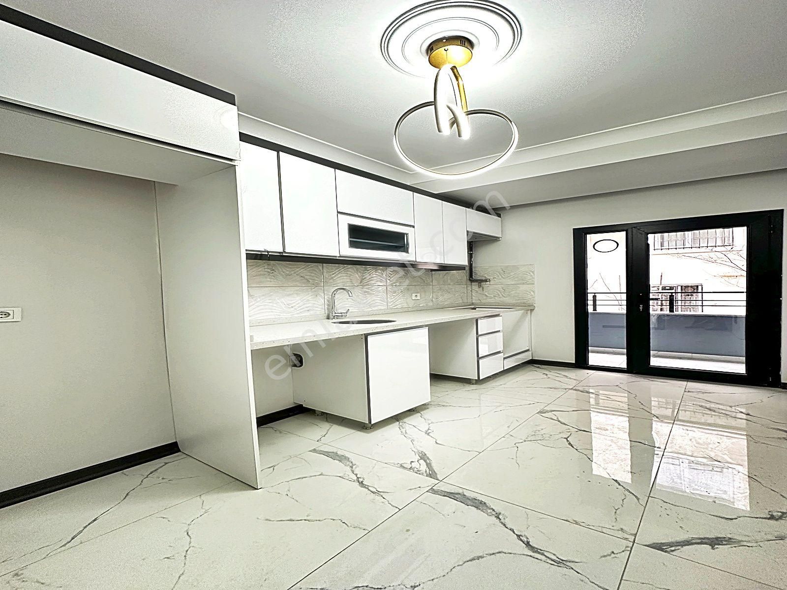 Beylikdüzü Yakuplu Mahallesinde Sıfır Arakat Balkonlu 2+1 Daire