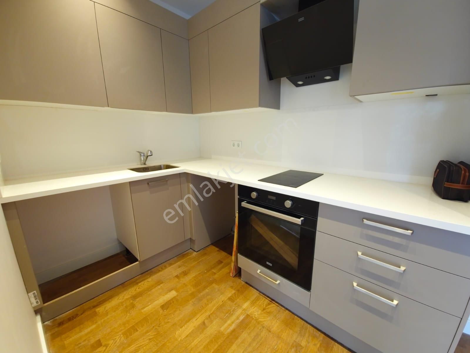 Kadiköy Göztepe'de Bağdat Caddesine Komşu Konut & İş Yerine Uygun Balkonlu 60m2 1+1 - Görsel 5