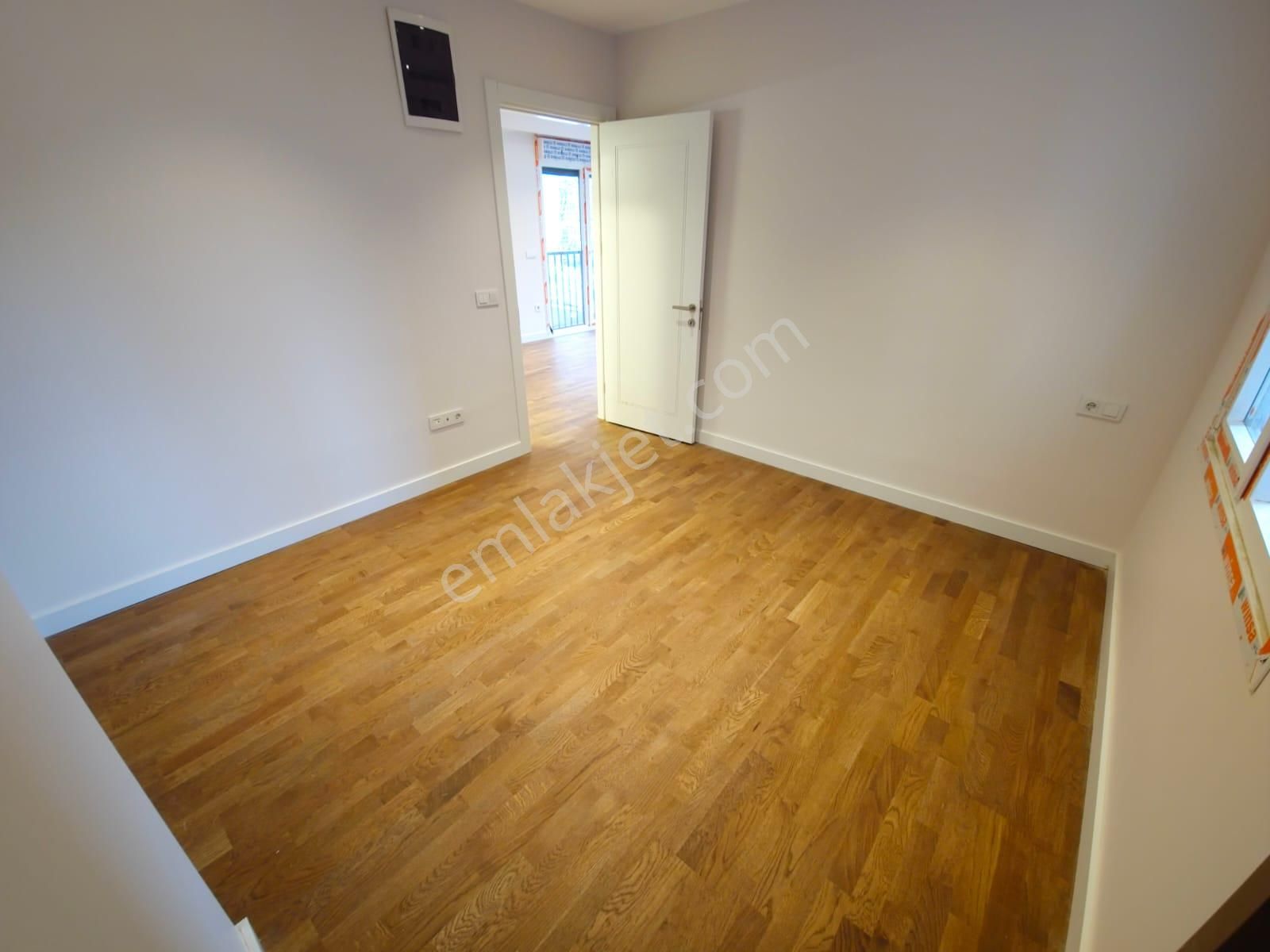 Kadiköy Göztepe'de Bağdat Caddesine Komşu Konut & İş Yerine Uygun Balkonlu 60m2 1+1 - Görsel 12