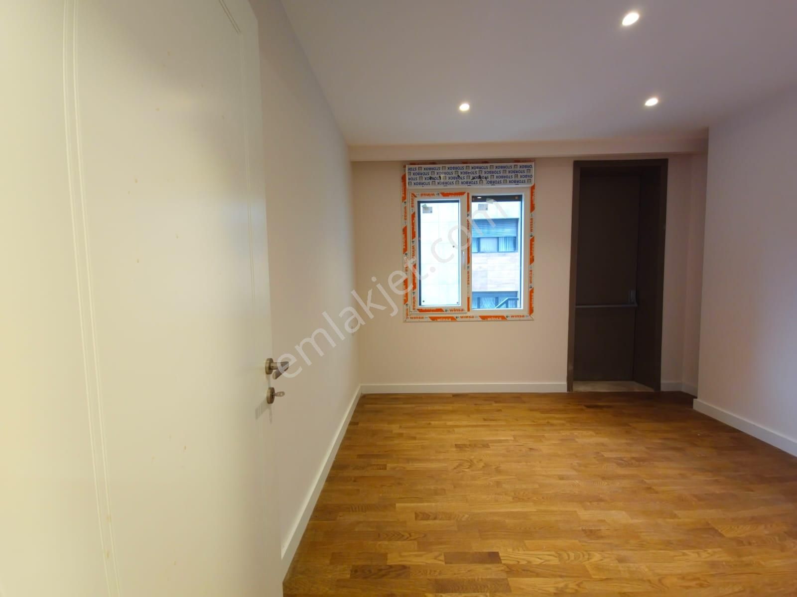 Kadiköy Göztepe'de Bağdat Caddesine Komşu Konut & İş Yerine Uygun Balkonlu 60m2 1+1 - Görsel 13