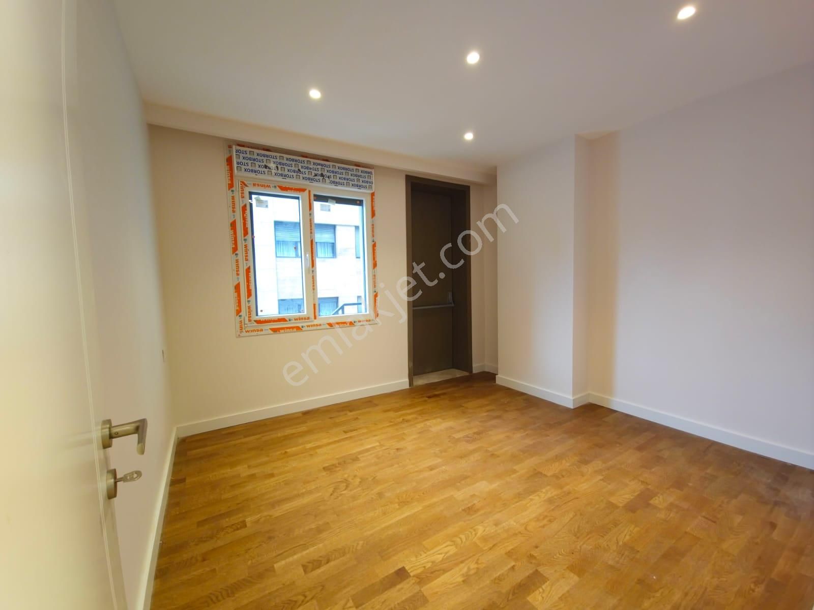 Kadiköy Göztepe'de Bağdat Caddesine Komşu Konut & İş Yerine Uygun Balkonlu 60m2 1+1 - Görsel 14