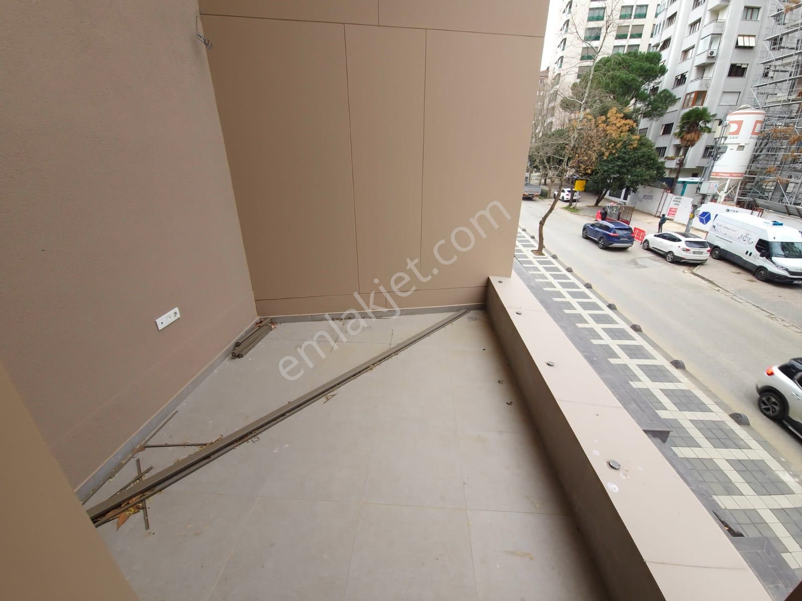 Kadiköy Göztepe'de Bağdat Caddesine Komşu Konut & İş Yerine Uygun Balkonlu 60m2 1+1 - Görsel 16