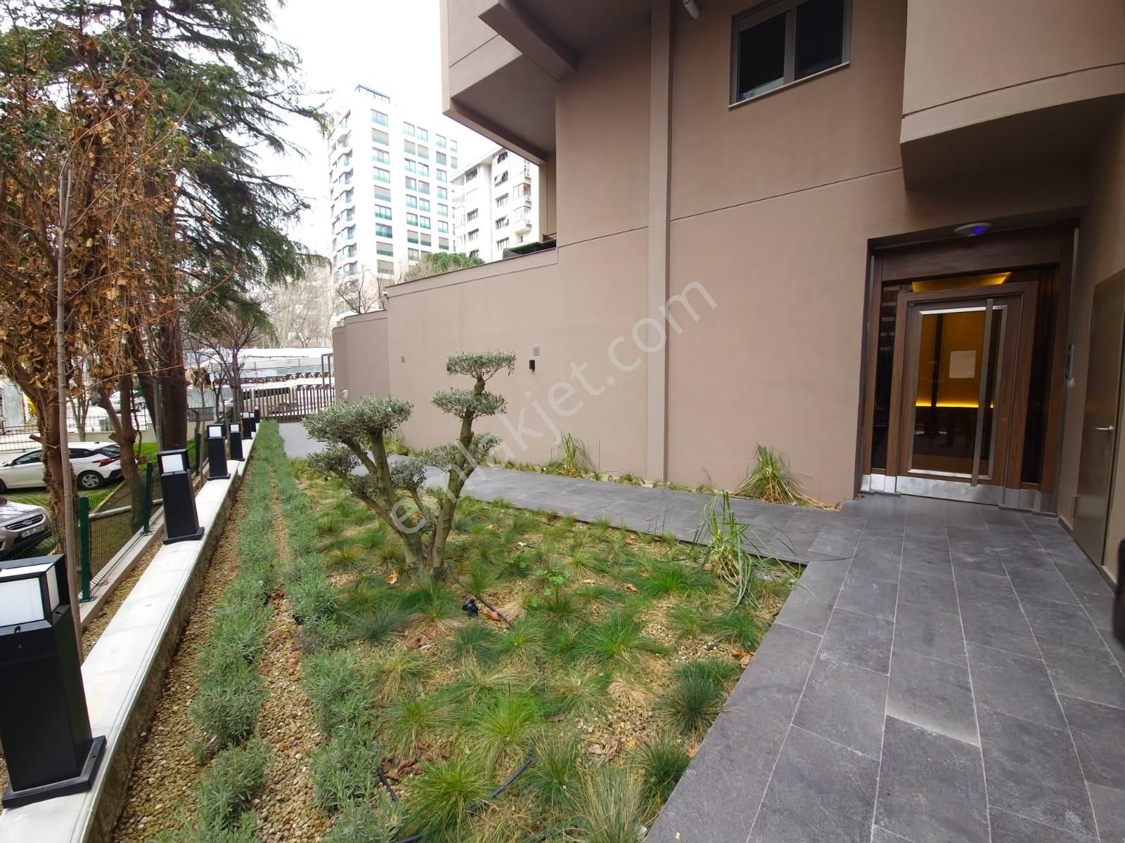 Kadiköy Göztepe'de Bağdat Caddesine Komşu Konut & İş Yerine Uygun Balkonlu 60m2 1+1 - Görsel 17