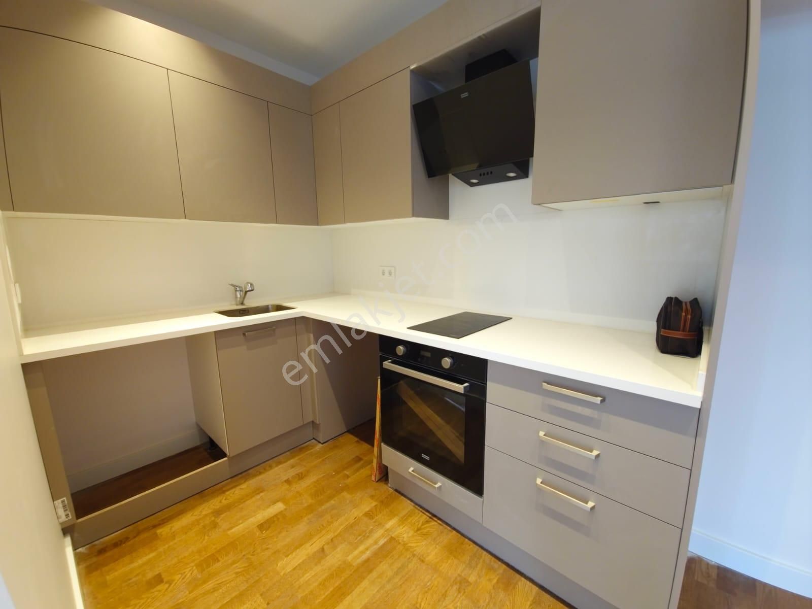 Kadiköy Göztepe'de Bağdat Caddesine Komşu Konut & İş Yerine Uygun Balkonlu 60m2 1+1 - Görsel 6