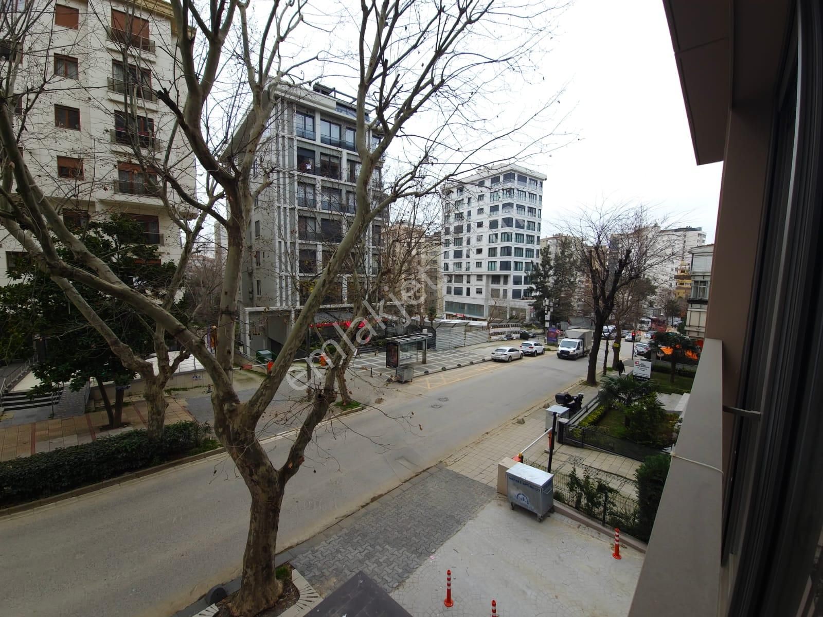 Kadiköy Göztepe'de Bağdat Caddesine Komşu Konut & İş Yerine Uygun Balkonlu 60m2 1+1 - Görsel 20