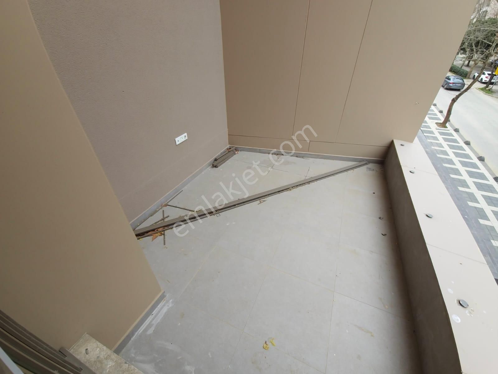 Kadiköy Göztepe'de Bağdat Caddesine Komşu Konut & İş Yerine Uygun Balkonlu 60m2 1+1 - Görsel 15
