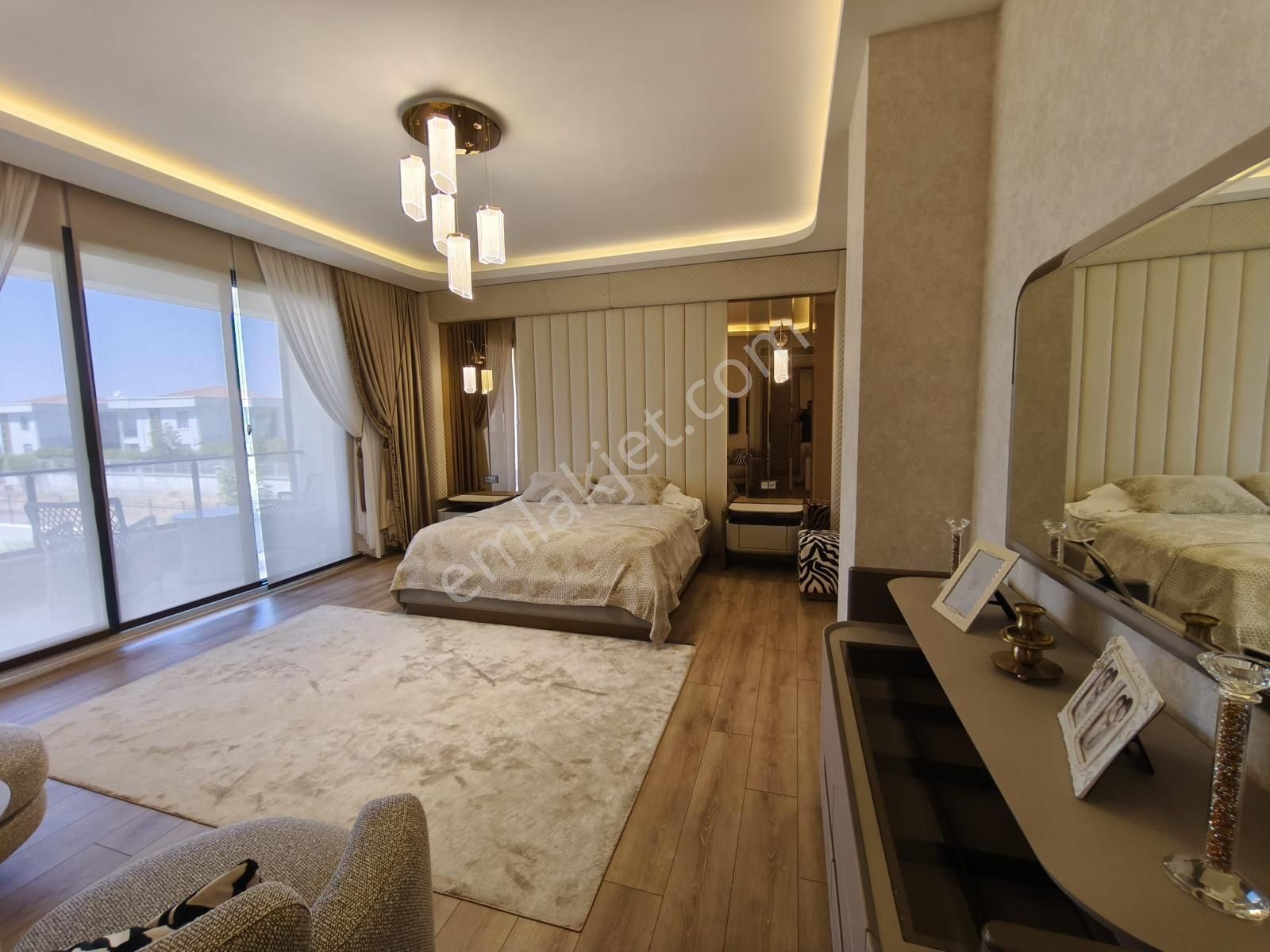 Makro Life Gayrimenkul'den Satılık Umut Nazende Villalarında Göz Kamaştıran Lüks Triplexs Villa - Görsel 7