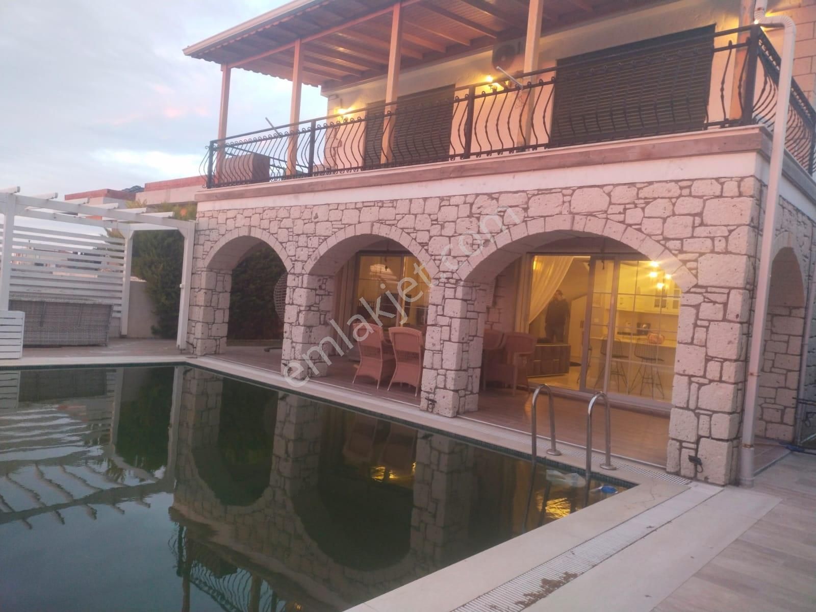 Hs'den Kaçırılmayacak Fırsat Çeşme Ovacık'ta 4+1 Müstakil Villa