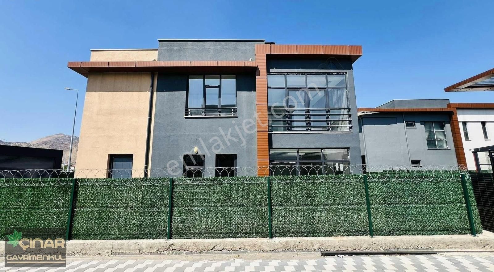 Eğribucak'ta 450 M2 Arsalı Meskenli 4+1 Satılık Lüks Köşe Villa - Görsel 23