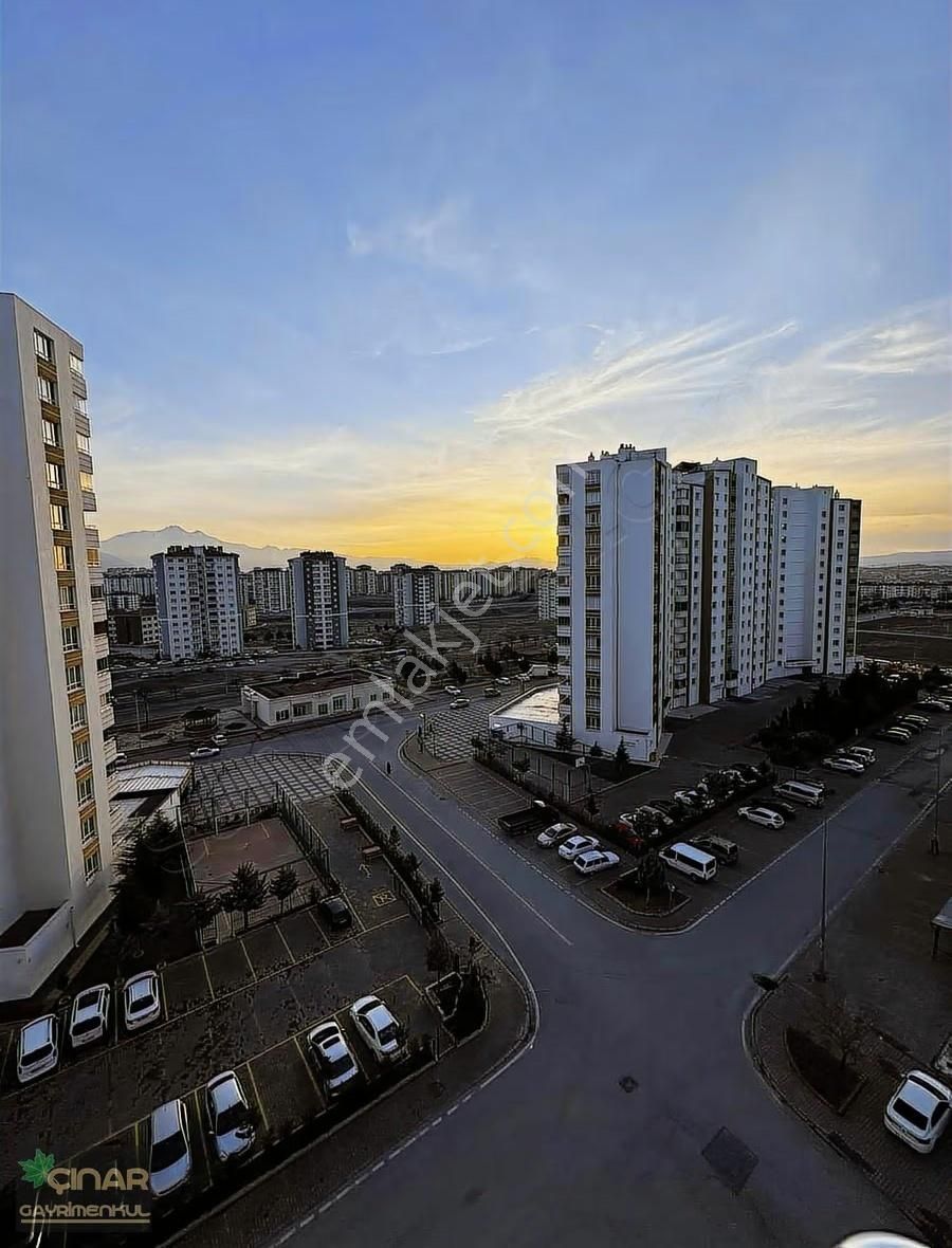 İldem 1 'e Yürüme Mesafesinde 3+1 Ara Kat Köşe Daire