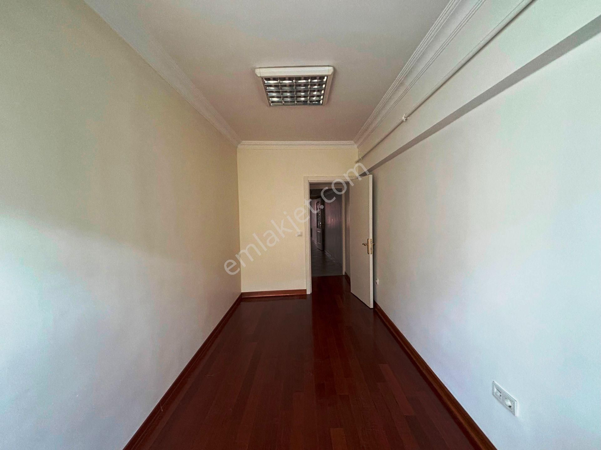Bahariye Caddesi'nde 1.kat İskanlı Kombili Boş 95m2 Satılık Ofis - Görsel 19