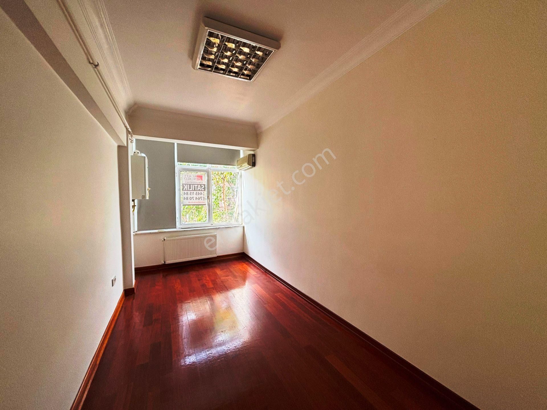 Bahariye Caddesi'nde 1.kat İskanlı Kombili Boş 95m2 Satılık Ofis - Görsel 16