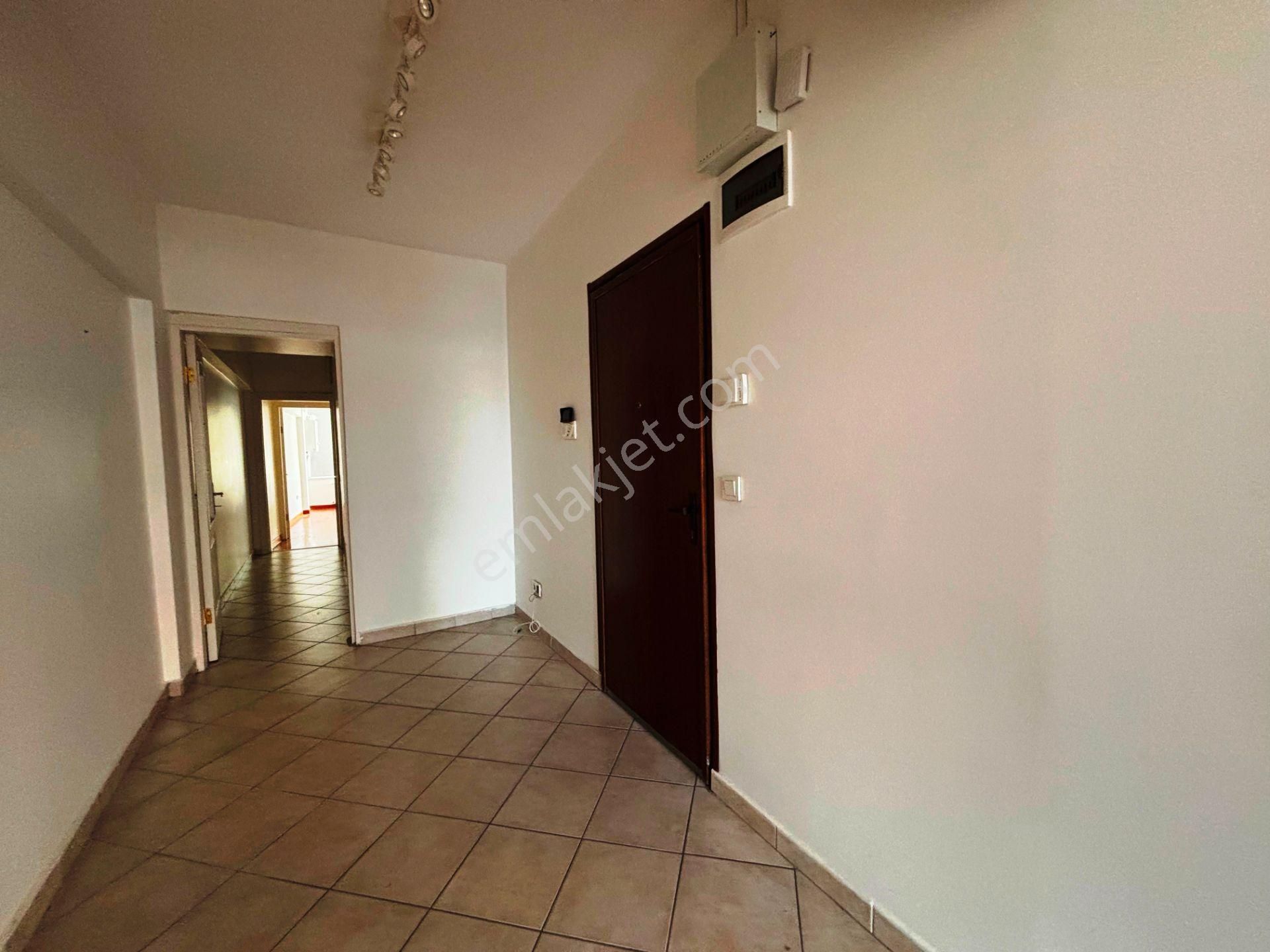 Bahariye Caddesi'nde 1.kat İskanlı Kombili Boş 95m2 Satılık Ofis - Görsel 26