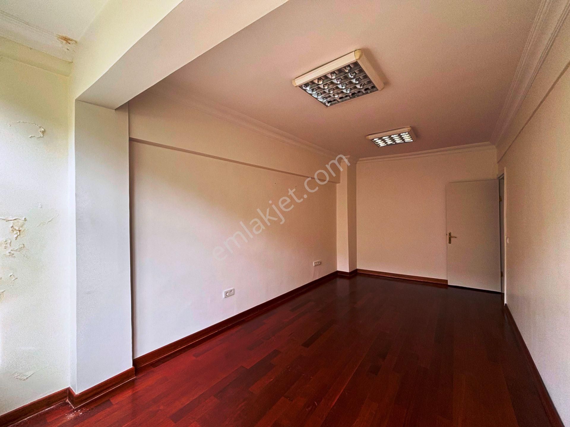 Bahariye Caddesi'nde 1.kat İskanlı Kombili Boş 95m2 Satılık Ofis - Görsel 13