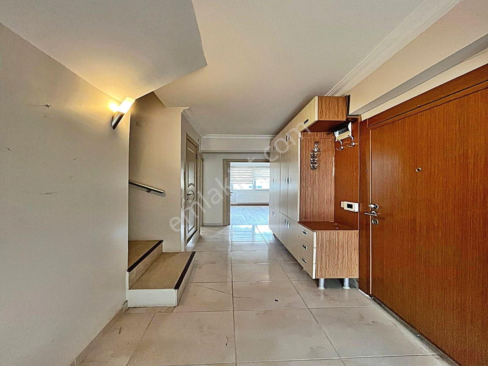 Esenyurt Güzelyurt Mahallesinde Metrobüse Çok Yakın Dubleks 3+2 Daire