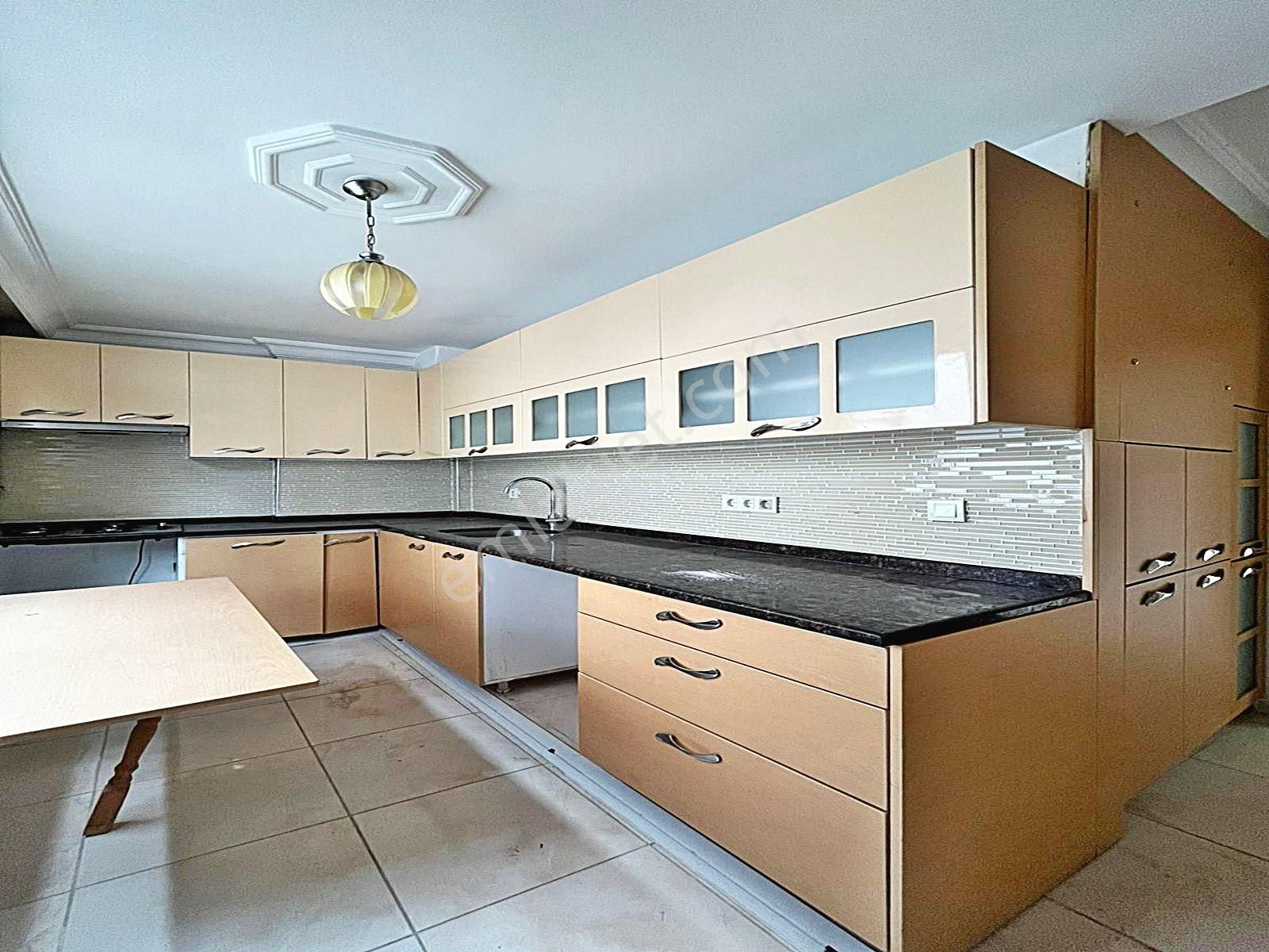 Esenyurt Güzelyurt Mahallesinde Metrobüse Çok Yakın Dubleks 3+2 Daire - Görsel 2