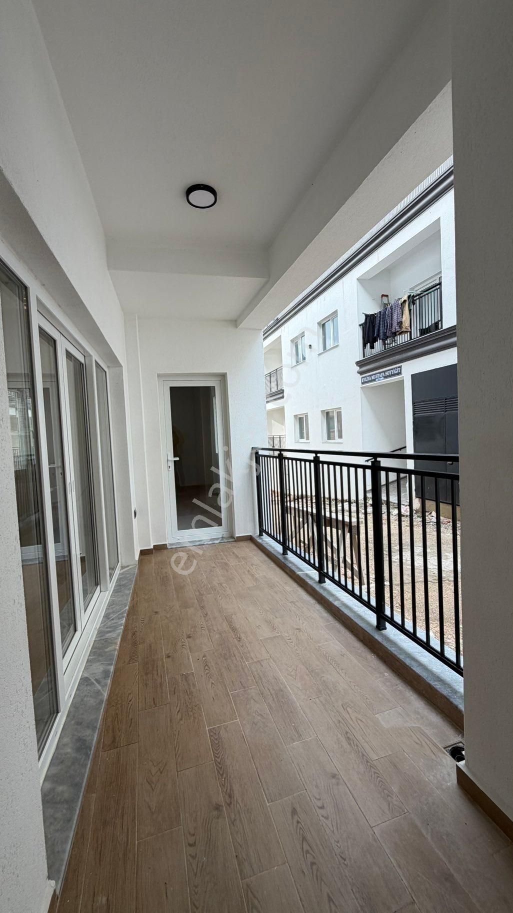 Kuşadası Güzelçamlıda Sıfır Yapım Satılık Eşyalı 1+1 Daire - Görsel 6