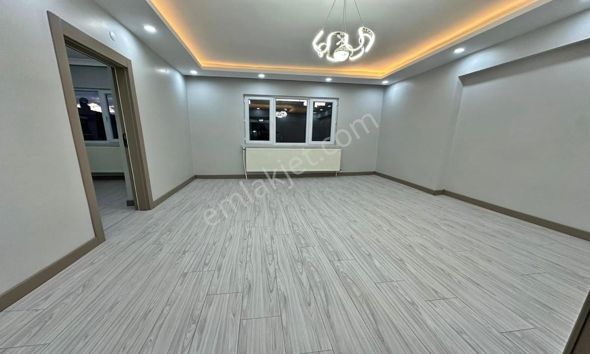 Sincan Plevne Mahallesinde 3+1 Ön Cephede//full Yapılı Daire// - Görsel 3