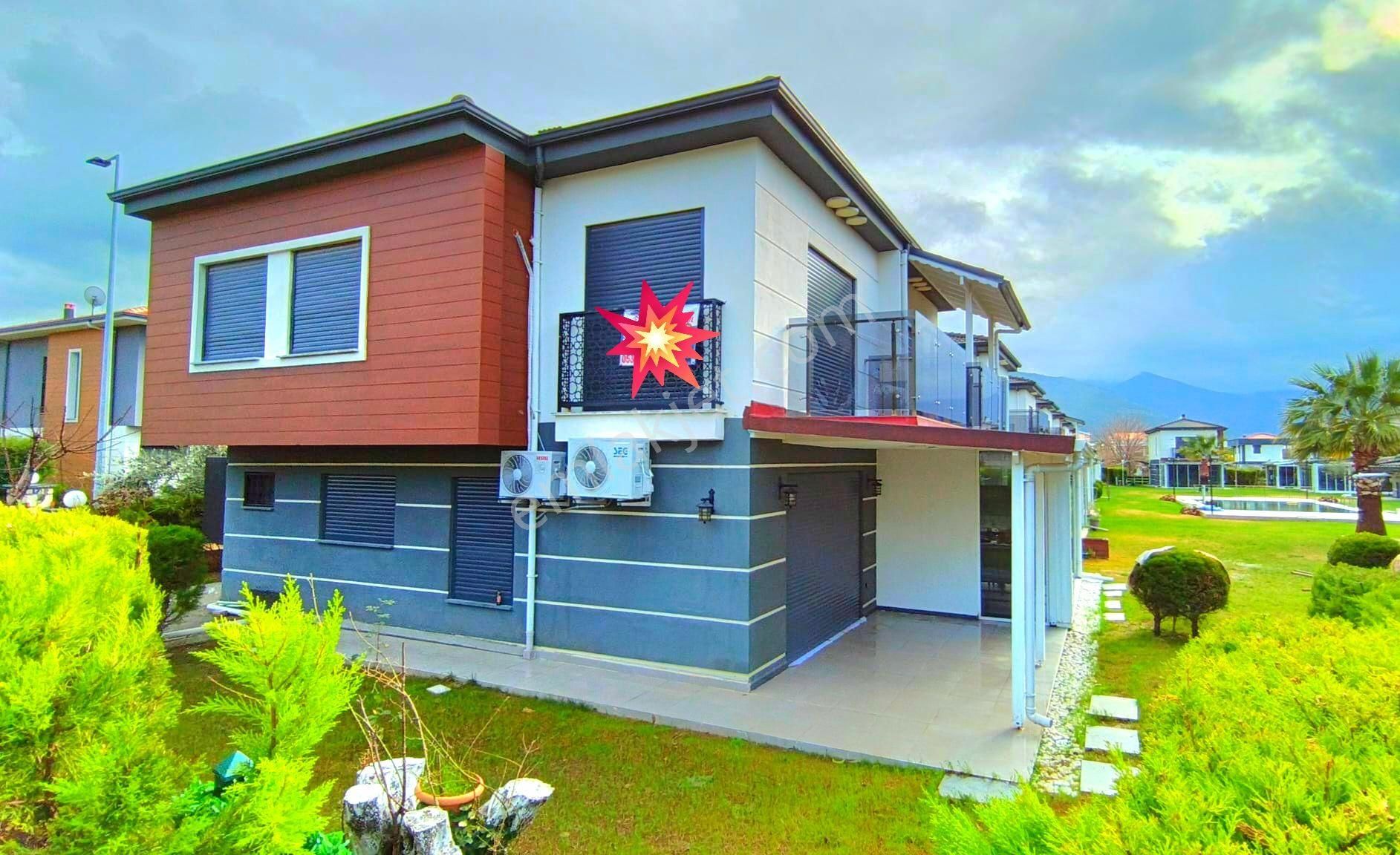 Kuşadasında Plaja Yakın Havuzlu Sitede Köşe Konumlu Bahçeli Villa - Görsel 4