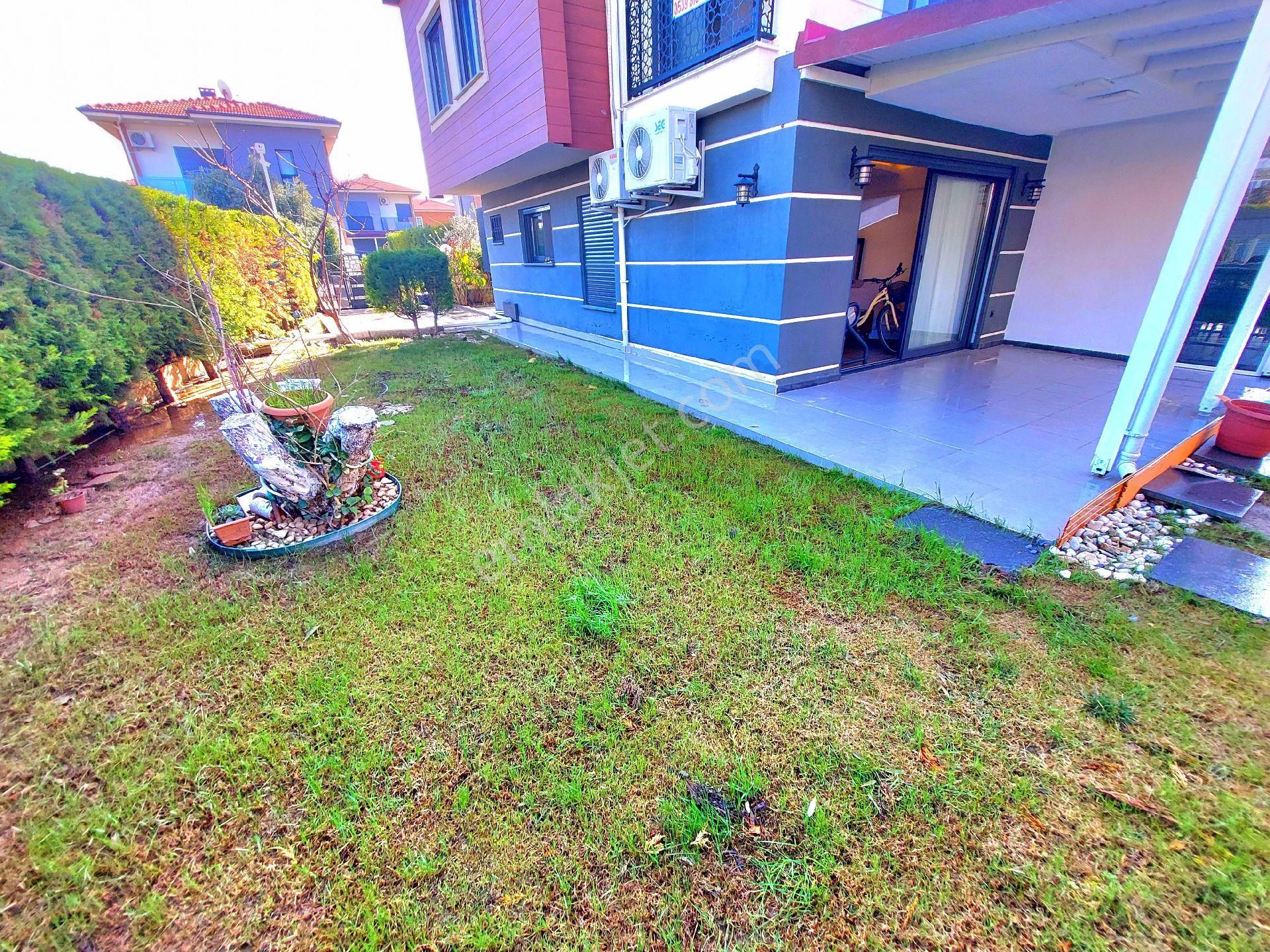 Kuşadasında Plaja Yakın Havuzlu Sitede Köşe Konumlu Bahçeli Villa - Görsel 3