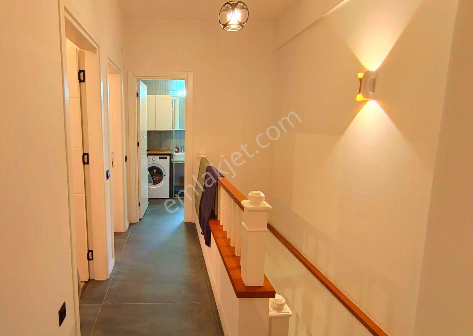 Kuşadasında Plaja Yakın Havuzlu Sitede Köşe Konumlu Bahçeli Villa - Görsel 25