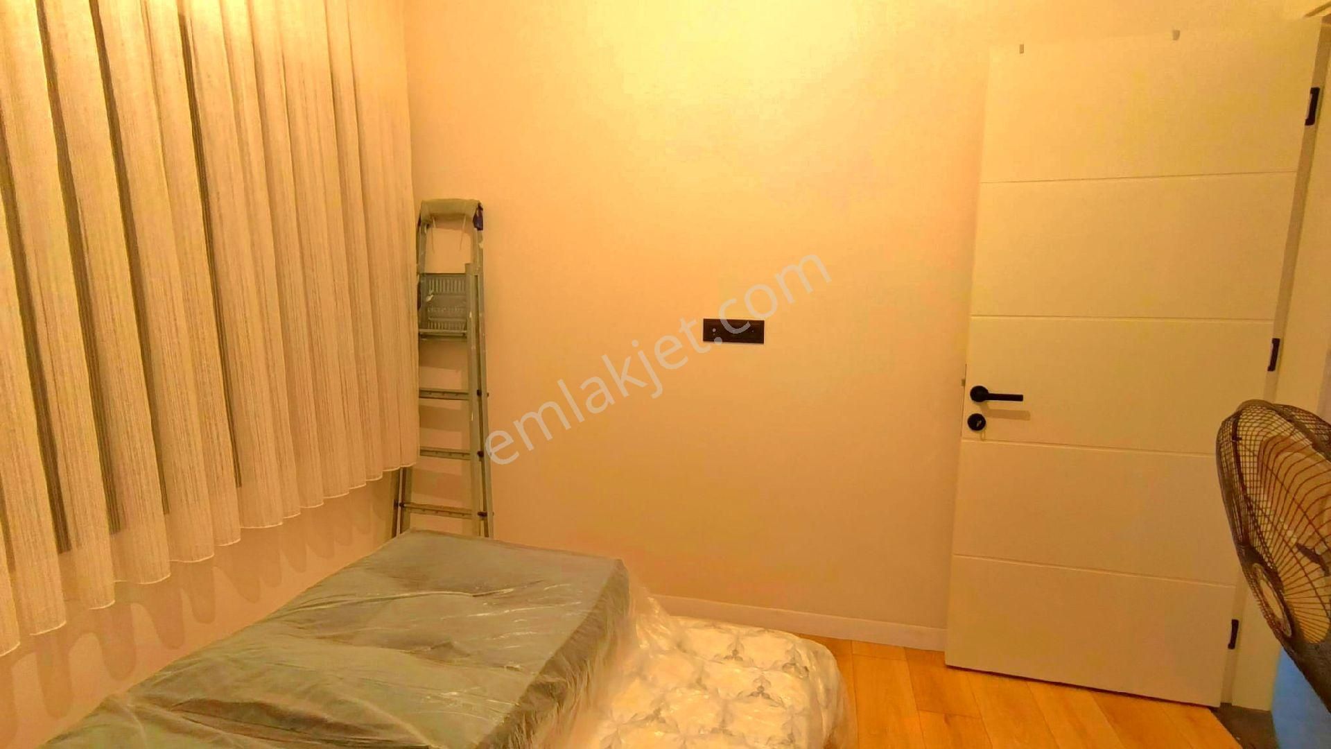 Kuşadasında Plaja Yakın Havuzlu Sitede Köşe Konumlu Bahçeli Villa - Görsel 31