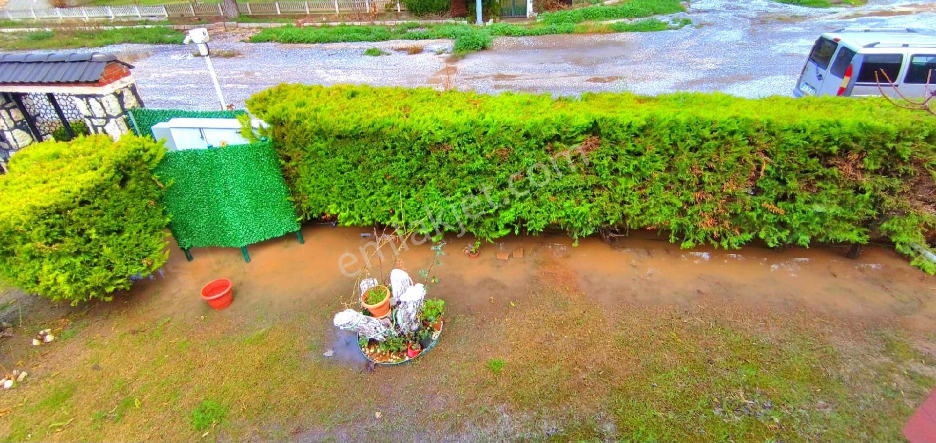 Kuşadasında Plaja Yakın Havuzlu Sitede Köşe Konumlu Bahçeli Villa - Görsel 15