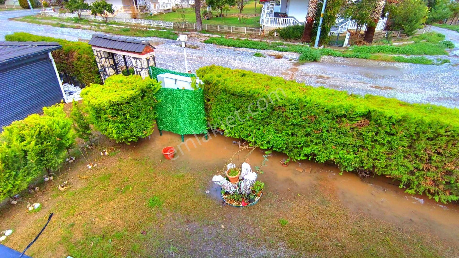 Kuşadasında Plaja Yakın Havuzlu Sitede Köşe Konumlu Bahçeli Villa - Görsel 19