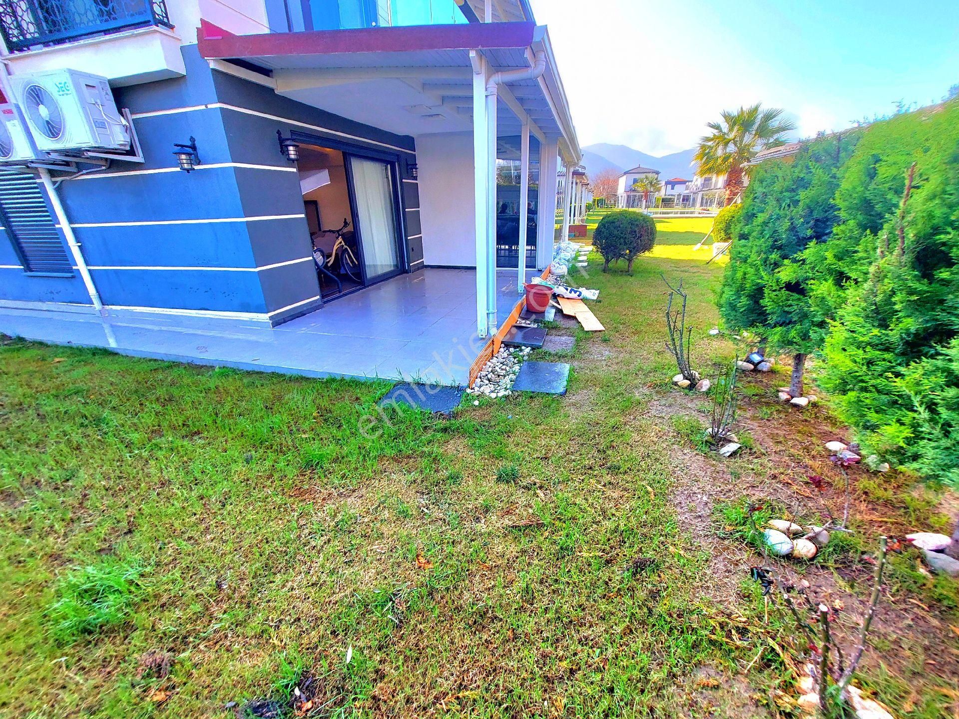 Kuşadasında Plaja Yakın Havuzlu Sitede Köşe Konumlu Bahçeli Villa - Görsel 2