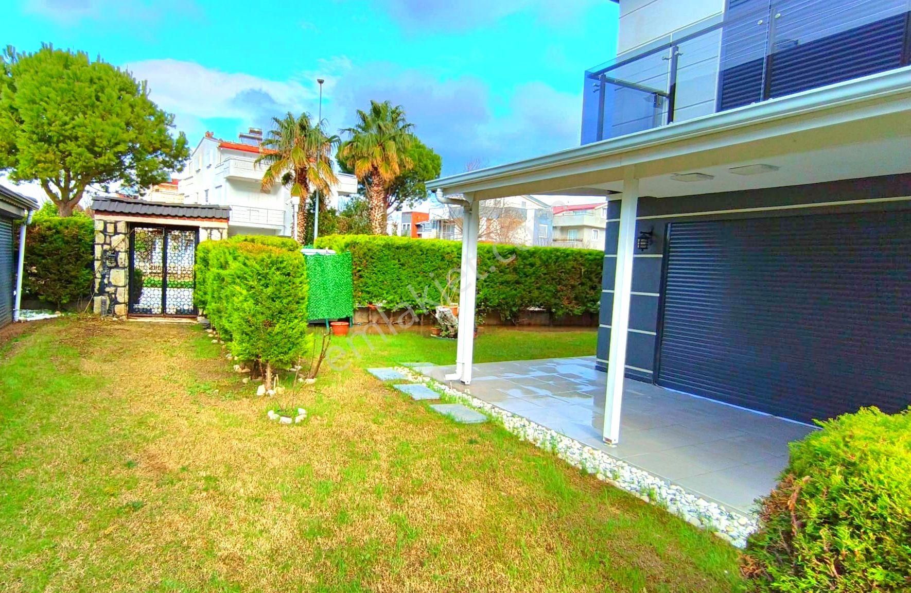 Kuşadasında Plaja Yakın Havuzlu Sitede Köşe Konumlu Bahçeli Villa - Görsel 6