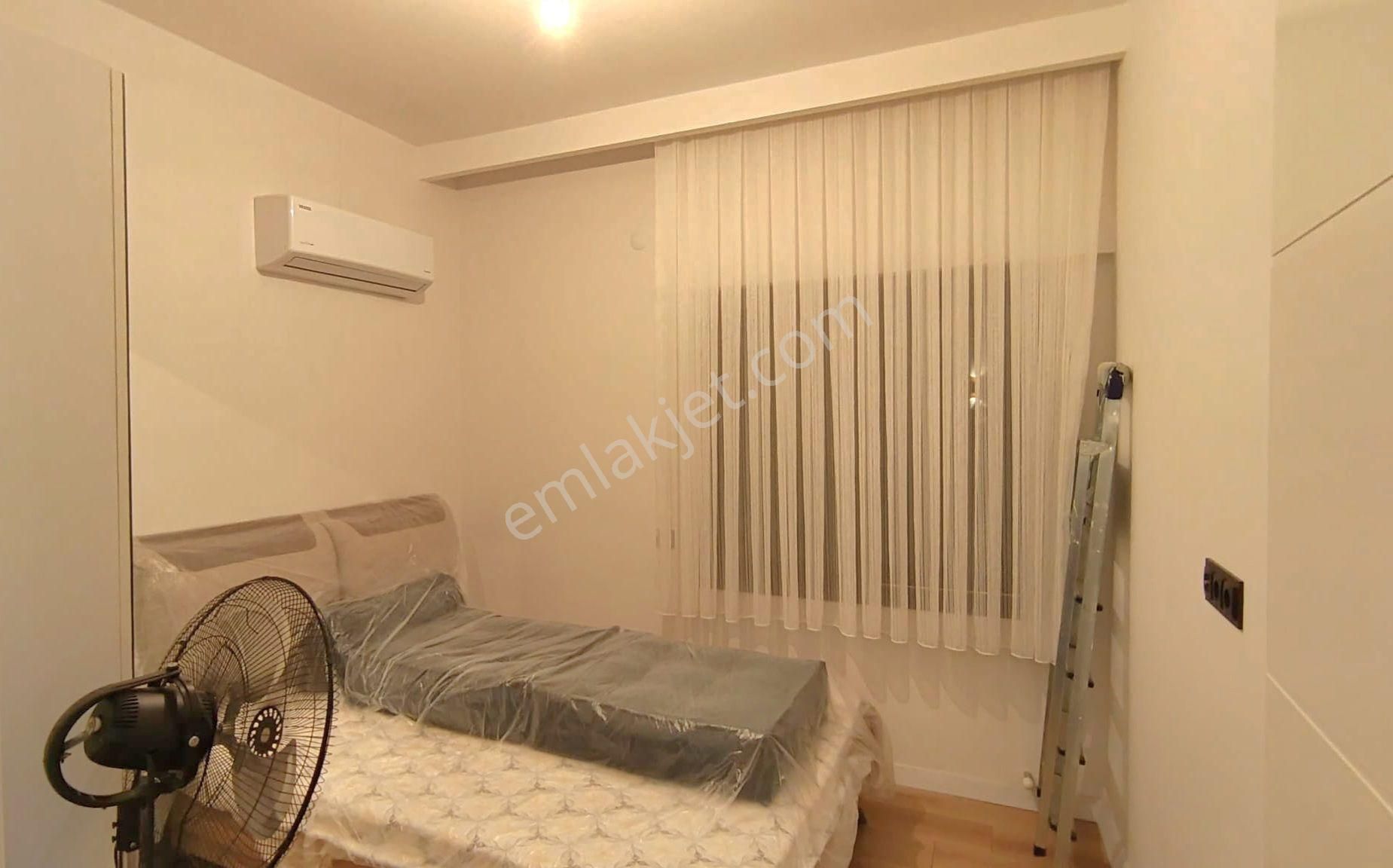 Kuşadasında Plaja Yakın Havuzlu Sitede Köşe Konumlu Bahçeli Villa - Görsel 30