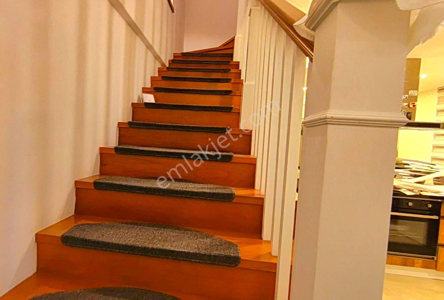 Kuşadasında Plaja Yakın Havuzlu Sitede Köşe Konumlu Bahçeli Villa - Görsel 24