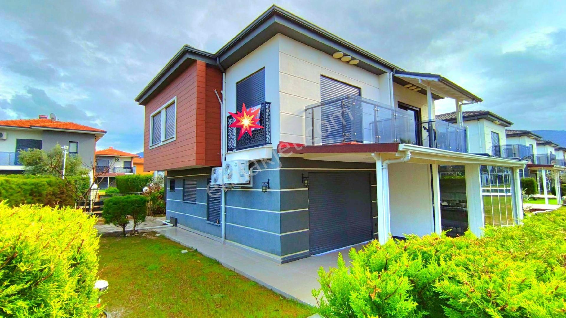 Kuşadasında Plaja Yakın Havuzlu Sitede Köşe Konumlu Bahçeli Villa - Görsel 5