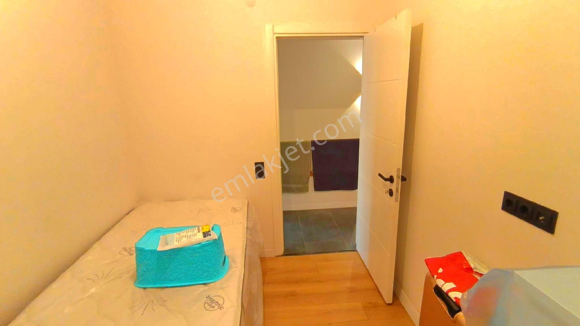 Kuşadasında Plaja Yakın Havuzlu Sitede Köşe Konumlu Bahçeli Villa - Görsel 33