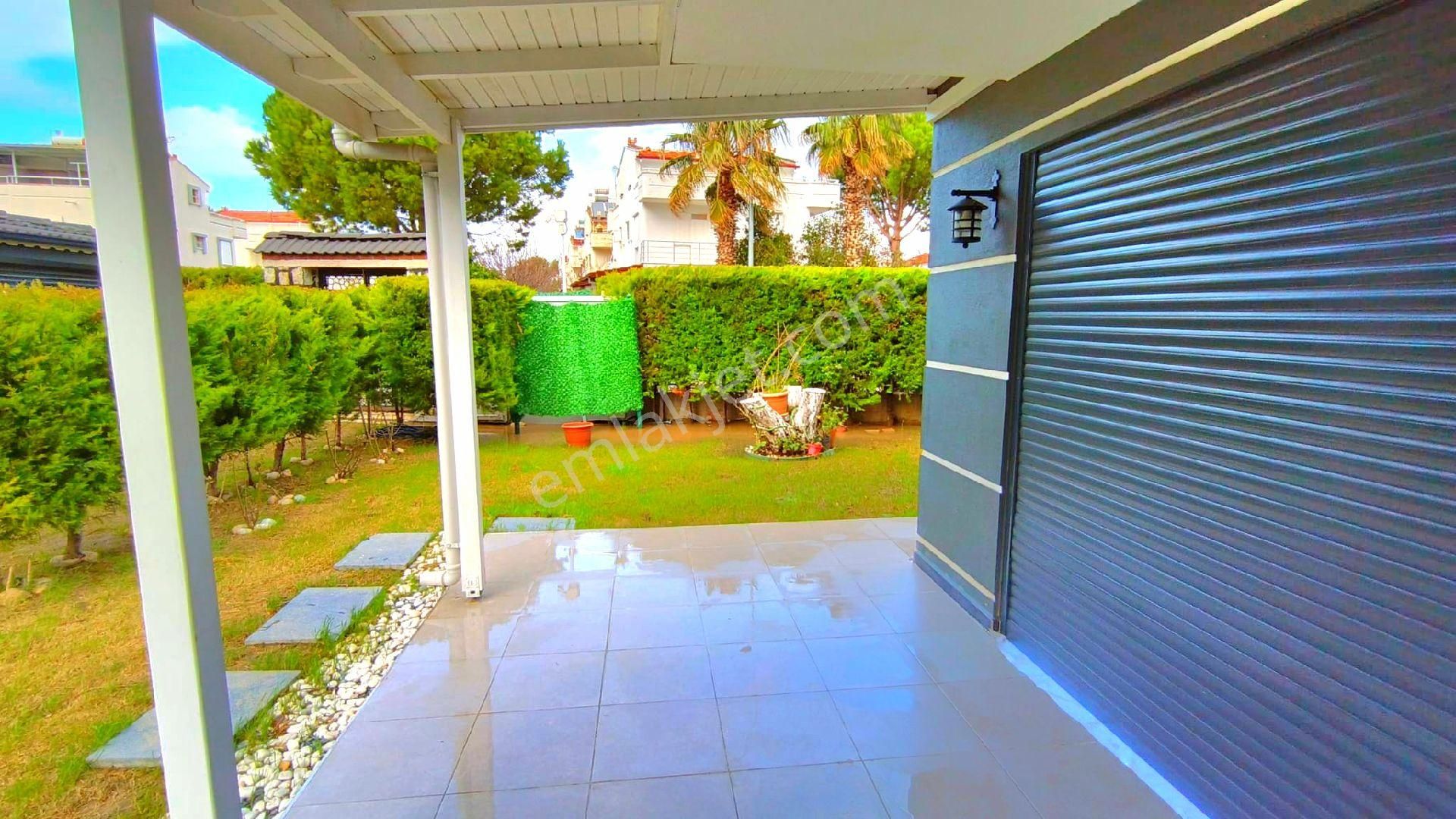 Kuşadasında Plaja Yakın Havuzlu Sitede Köşe Konumlu Bahçeli Villa - Görsel 8