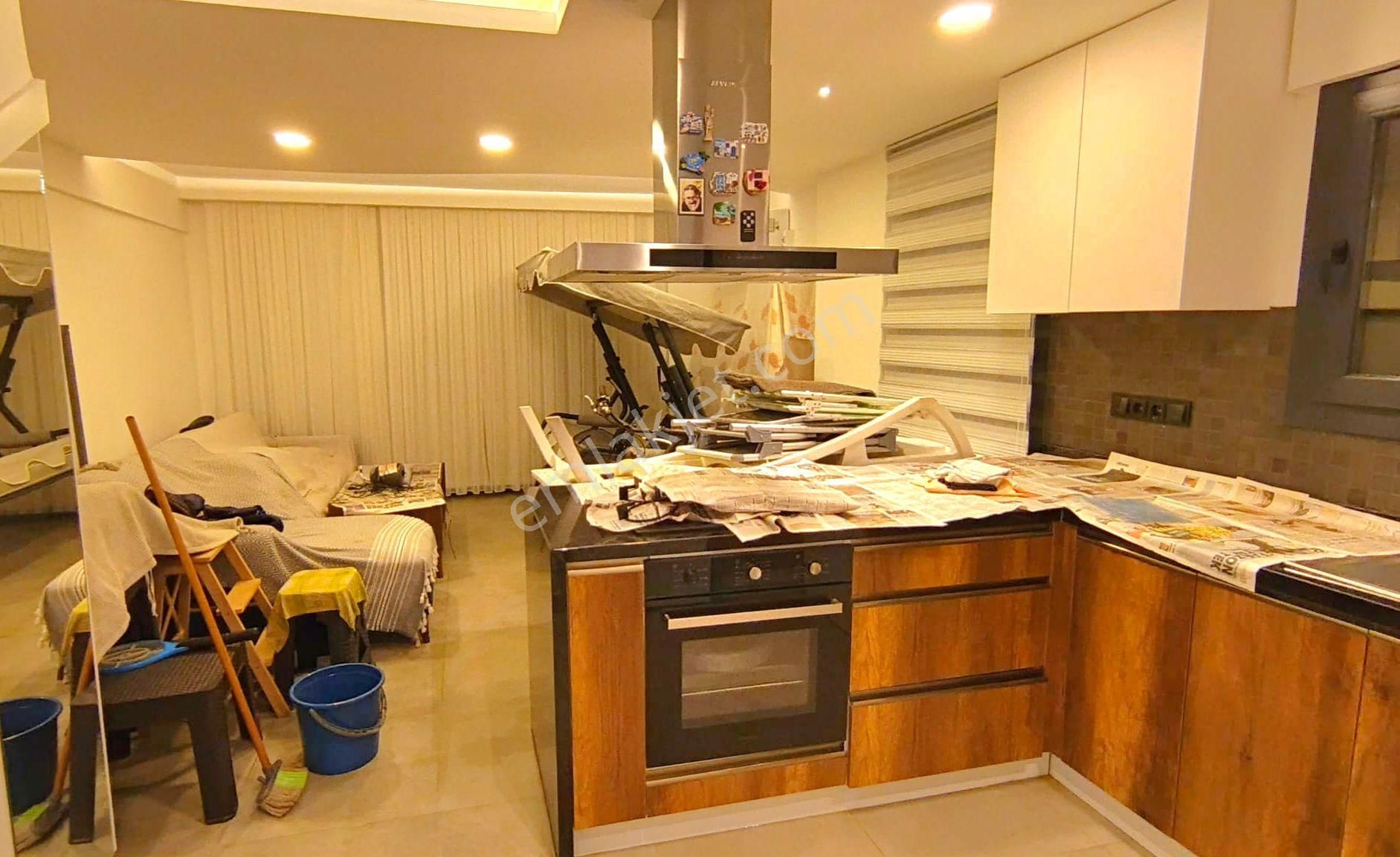 Kuşadasında Plaja Yakın Havuzlu Sitede Köşe Konumlu Bahçeli Villa - Görsel 20