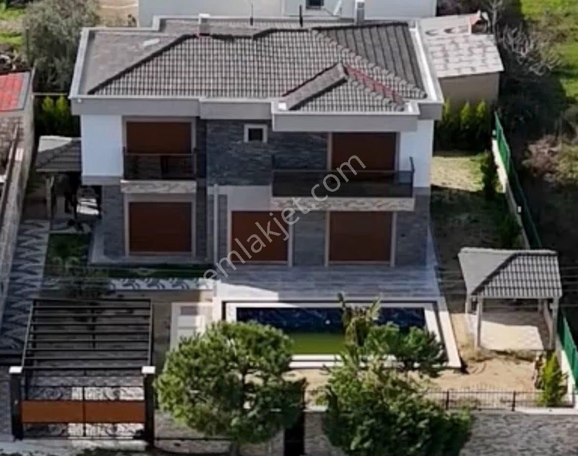 Kuşadası Yaylaköy Satılık 4+1 Müstakil Havuzlu Otoparklı Villa