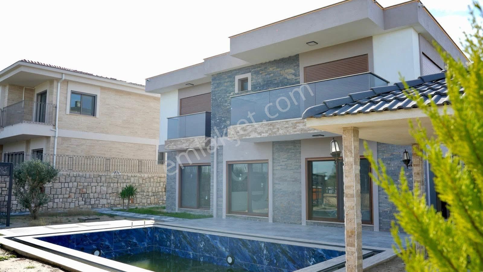 Kuşadası Yaylaköy Satılık 4+1 Müstakil Havuzlu Otoparklı Villa - Görsel 3