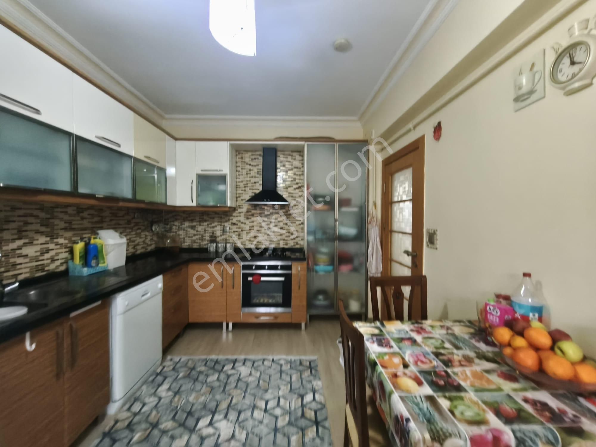 Kalecik Emlak'tan Site Dairesi Çift Asansörlü Merkezi Sistem 3+1