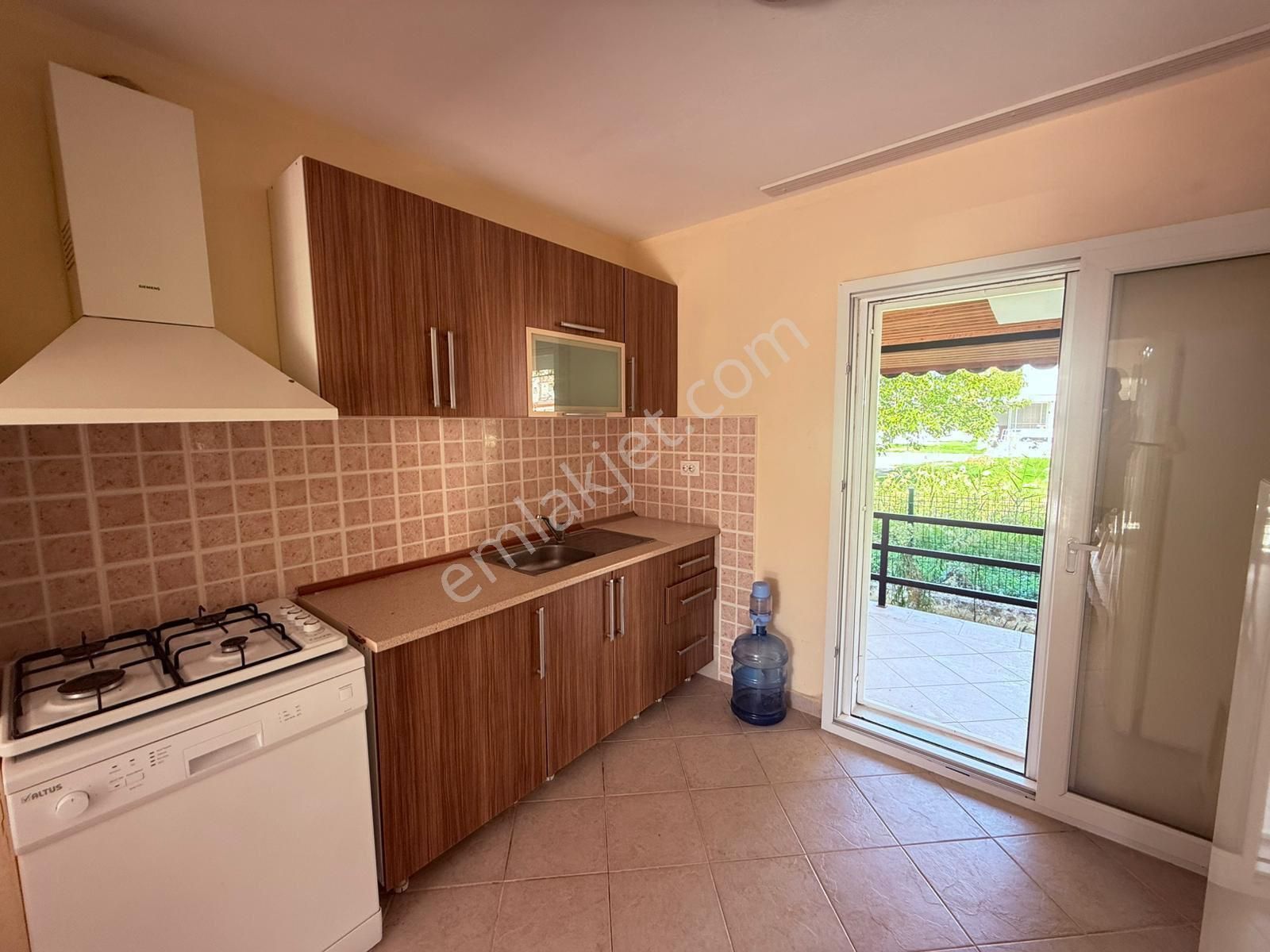 Davutlar Sahilinde Denize 50 Metre Mesafede Yazlık - Görsel 12