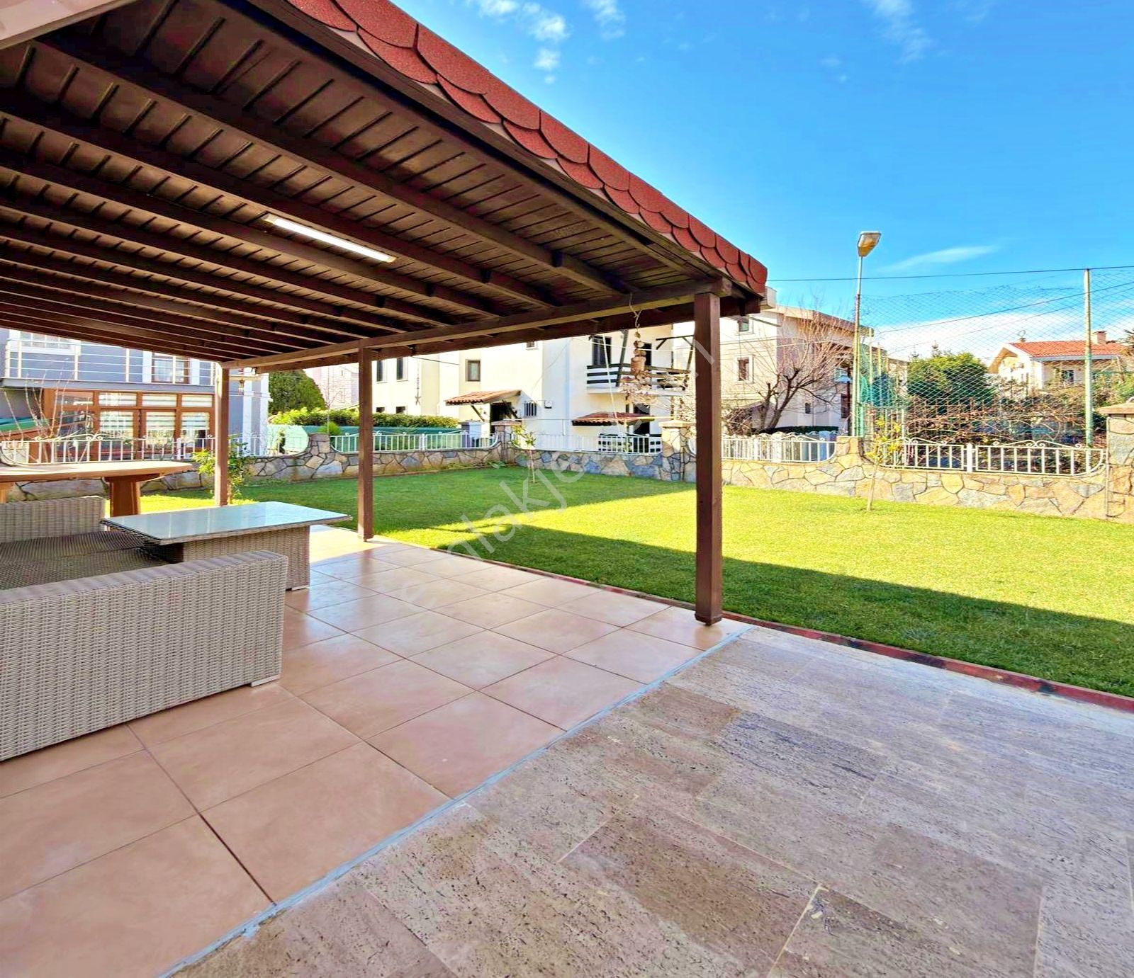 Büyükçekmece Güzelce'de Denize Sıfır Site İçi 4+1 Satılık Villa - Görsel 17