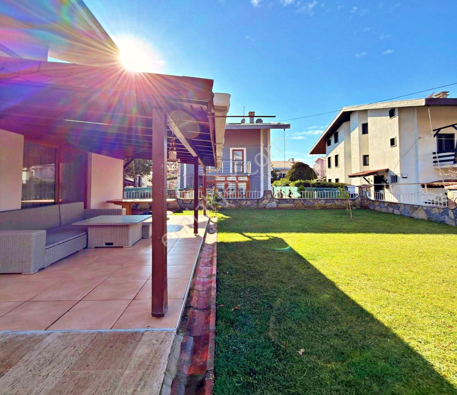 Büyükçekmece Güzelce'de Denize Sıfır Site İçi 4+1 Satılık Villa - Görsel 15