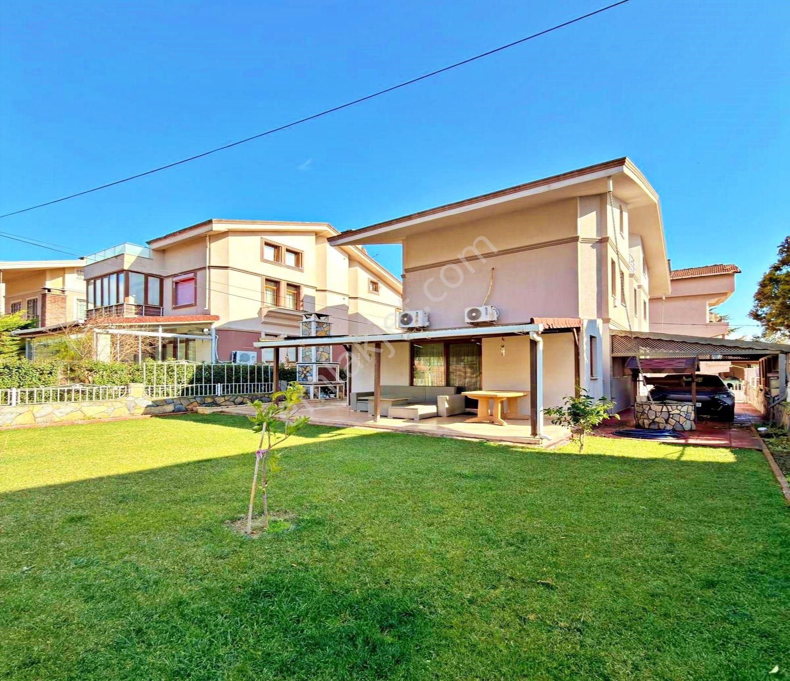 Büyükçekmece Güzelce'de Denize Sıfır Site İçi 4+1 Satılık Villa - Görsel 13