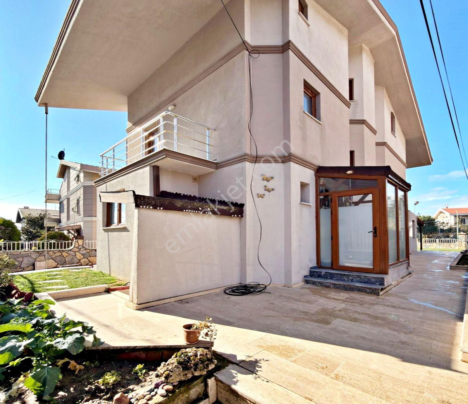 Büyükçekmece Güzelce'de Denize Sıfır Site İçi 4+1 Satılık Villa - Görsel 10