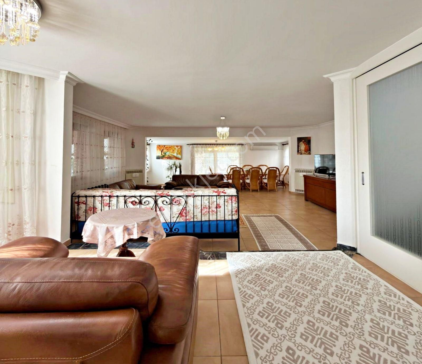 Büyükçekmece Güzelce'de Denize Sıfır Site İçi 4+1 Satılık Villa - Görsel 25