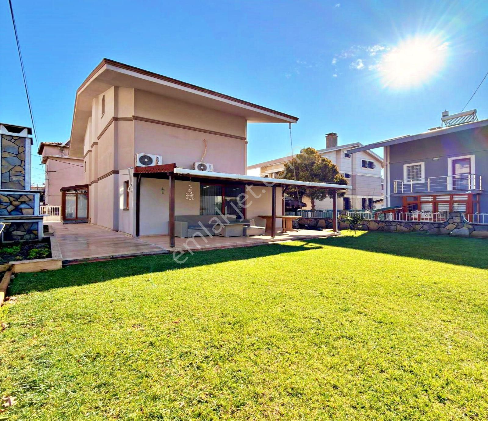 Büyükçekmece Güzelce'de Denize Sıfır Site İçi 4+1 Satılık Villa - Görsel 14