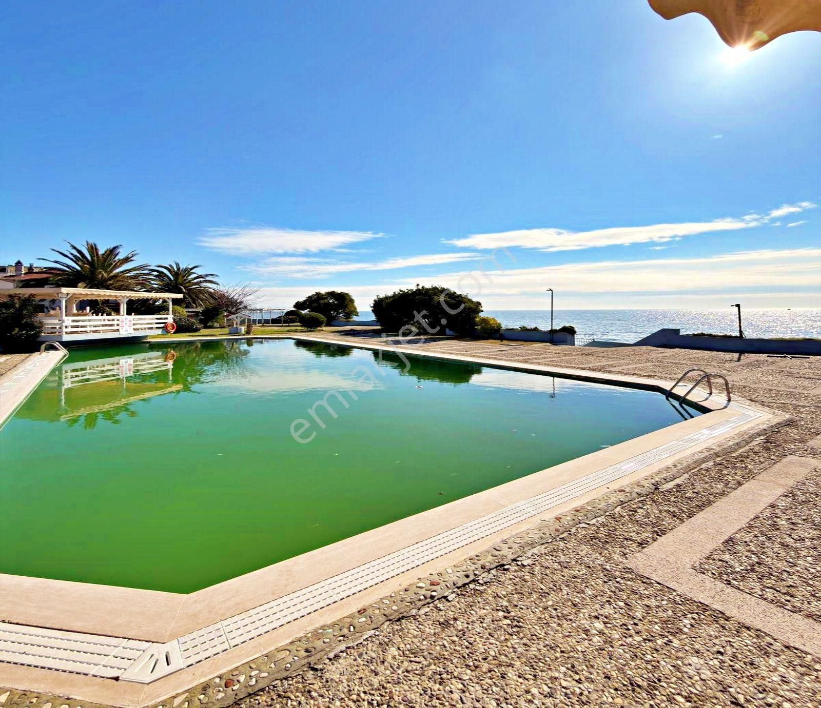 Büyükçekmece Güzelce'de Denize Sıfır Site İçi 4+1 Satılık Villa - Görsel 8