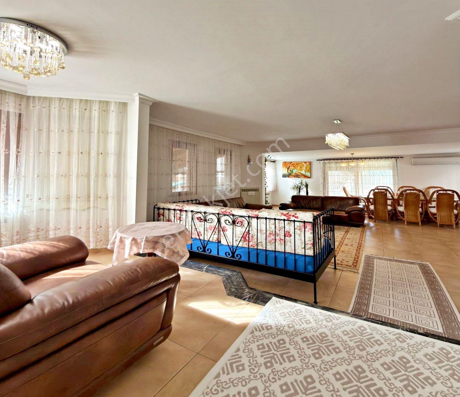 Büyükçekmece Güzelce'de Denize Sıfır Site İçi 4+1 Satılık Villa - Görsel 16